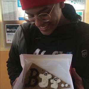 Meet your Posher, Dominic